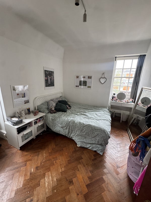 Room Moodkee Street in Greater London