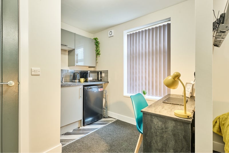 Room Hartshill Road in Stoke-on-Trent