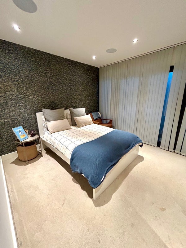 Room Shorrolds Road in Greater London
