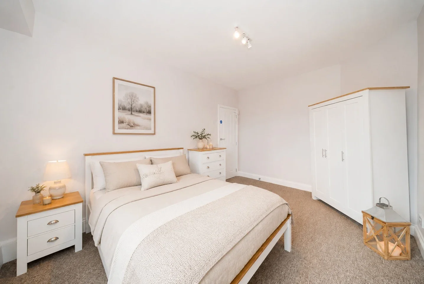 Flat Dog Kennel Hill in Greater London