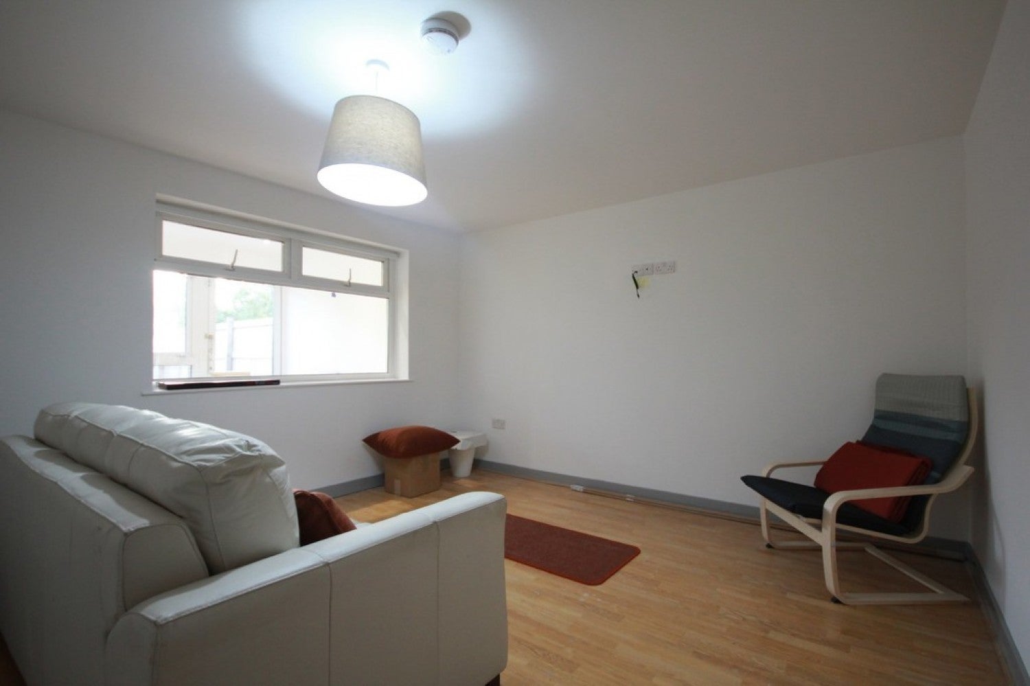 Room Selcroft Avenue in Birmingham