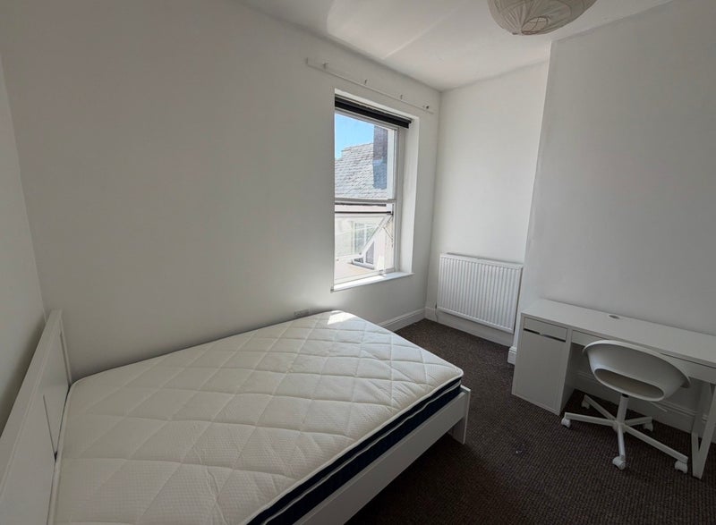 Room Ruthin Gardens in Cardiff