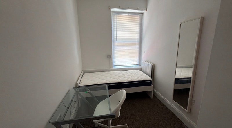 Room Ruthin Gardens in Cardiff