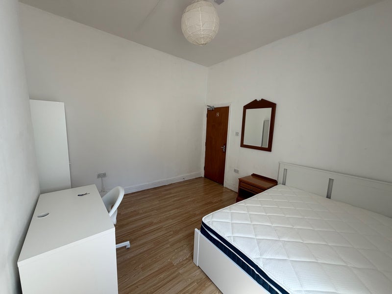 Room Ruthin Gardens in Cardiff