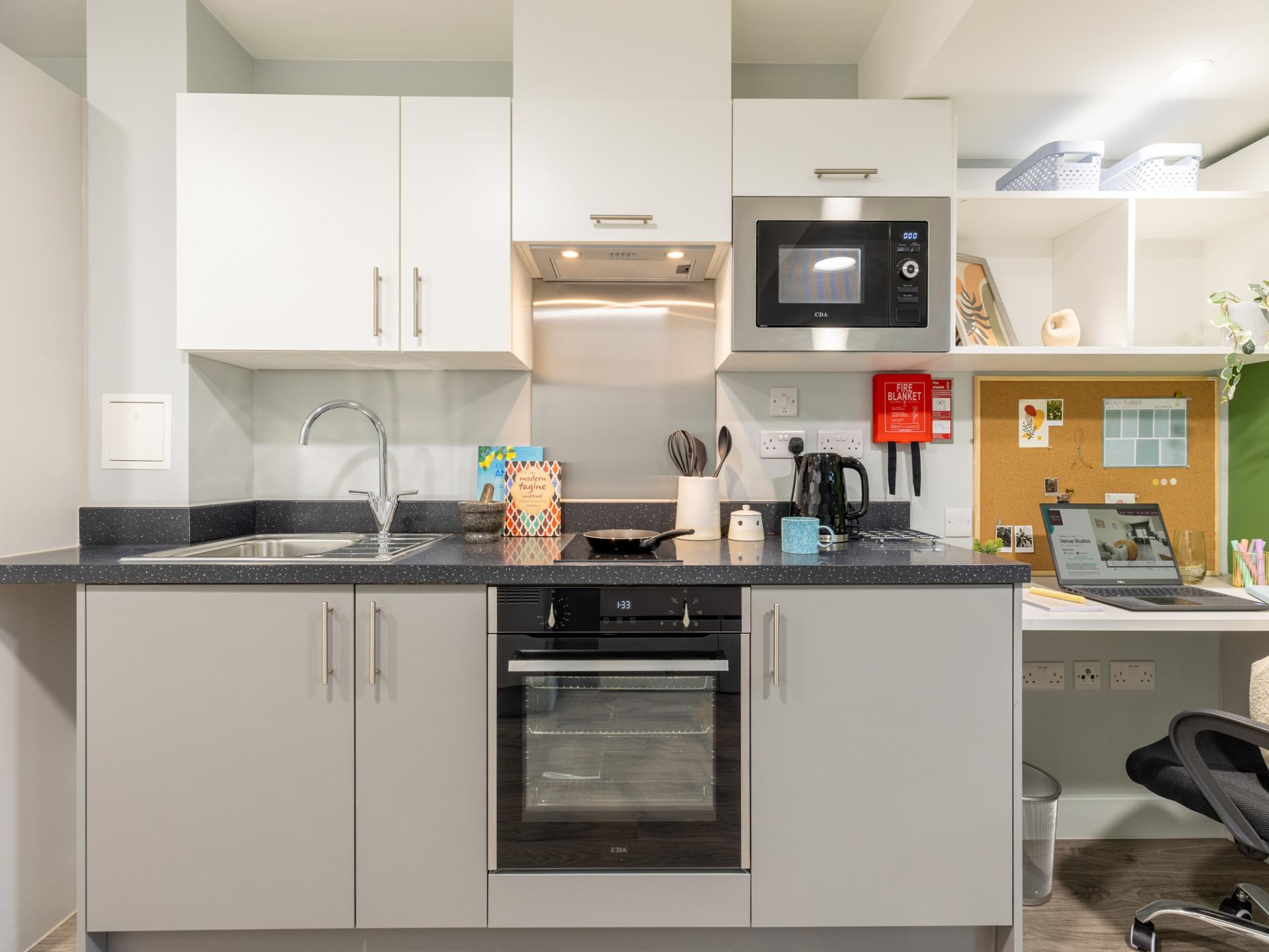 Room New Cross Road in Greater London