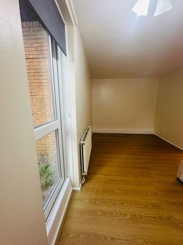 Flat Westbeech Road in Greater London