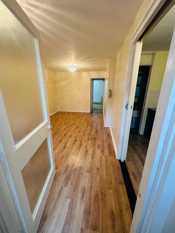Flat Westbeech Road in Greater London