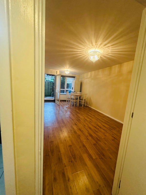 Flat Westbeech Road in Greater London