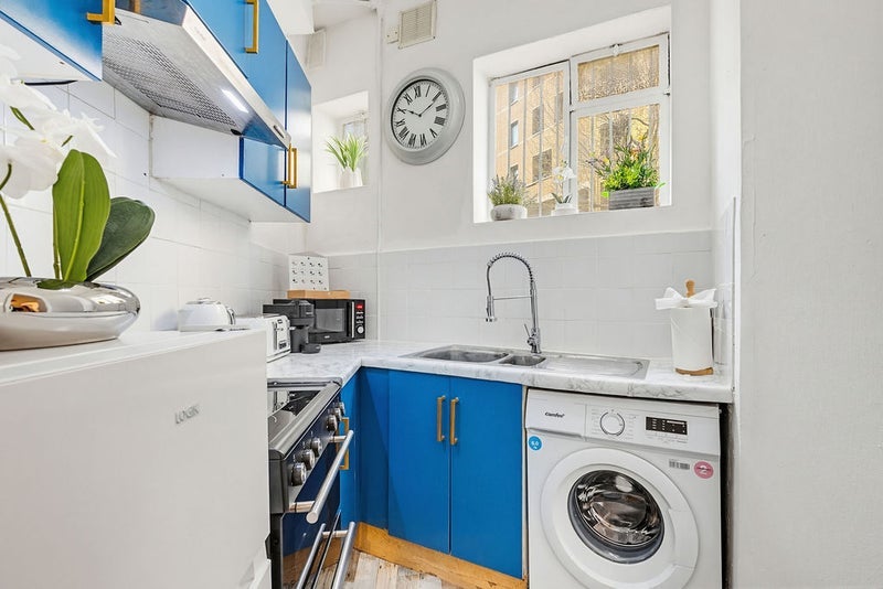 Flat Turpentine Lane in City of Westminster