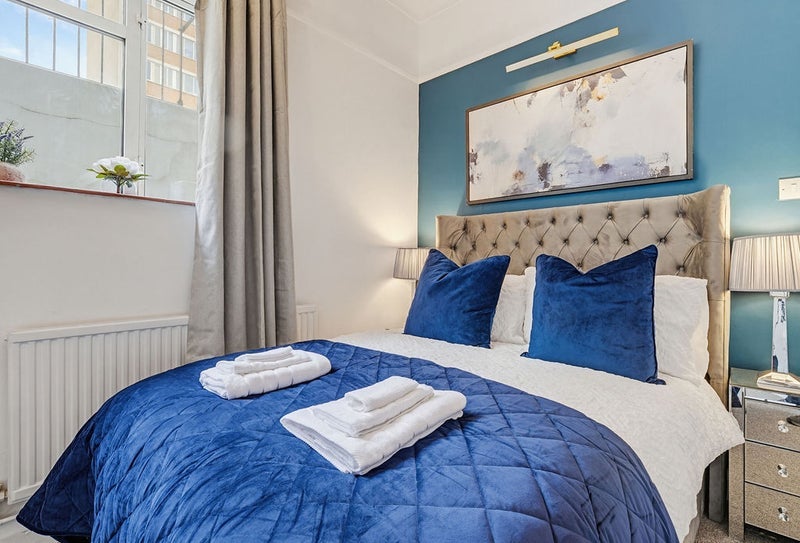 Flat Turpentine Lane in City of Westminster