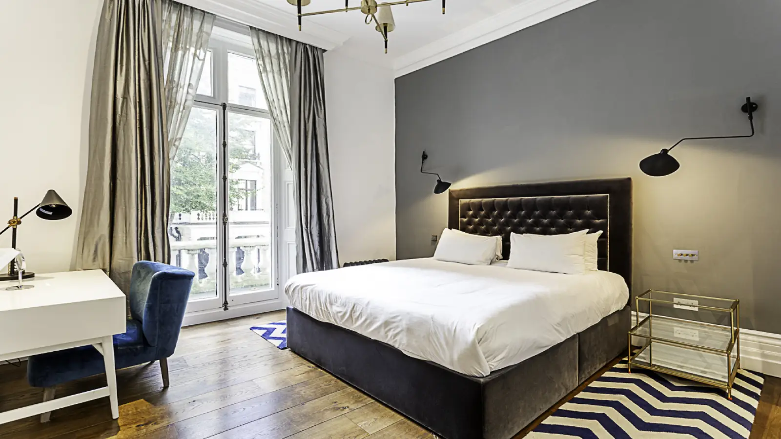Flat Mellish Street in Greater London