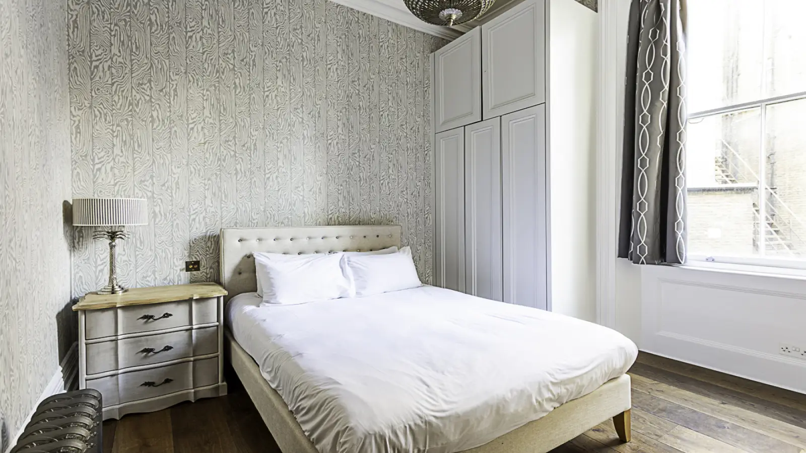 Flat Mellish Street in Greater London