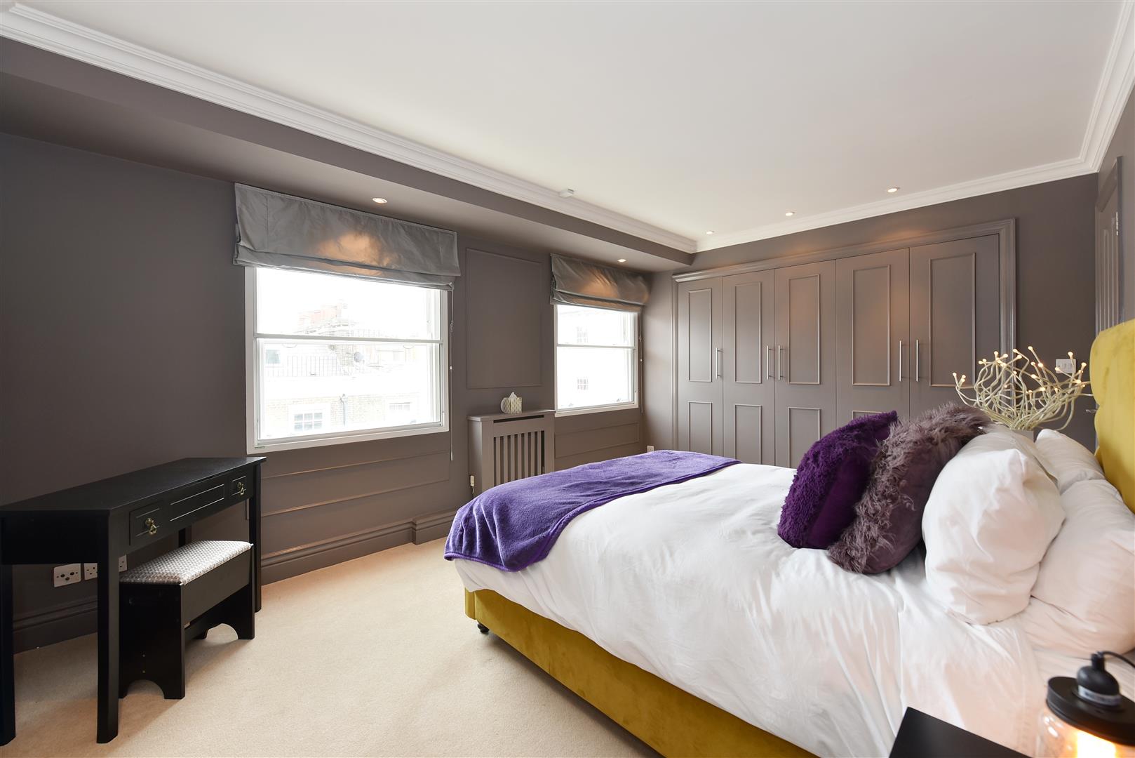 Flat Davies Street in City of Westminster