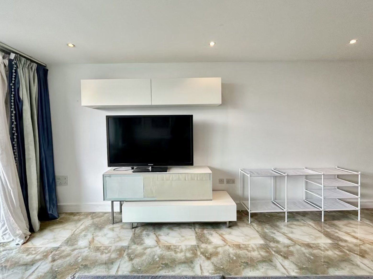 Flat Queenstown Road in Greater London