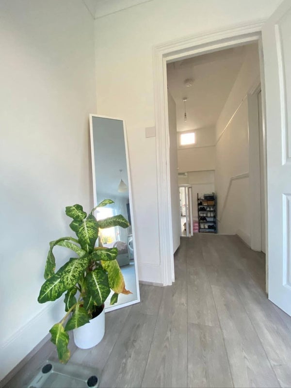 Room St Albans Crescent in Greater London