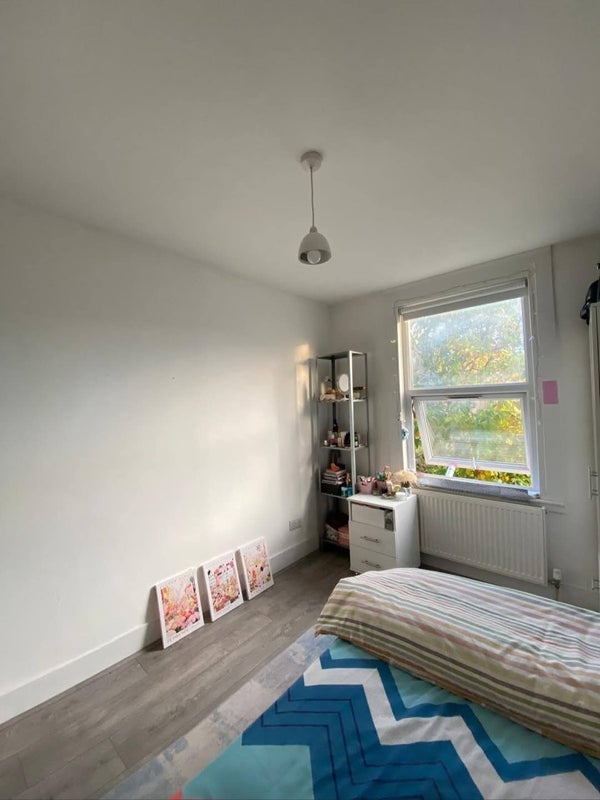 Room St Albans Crescent in Greater London