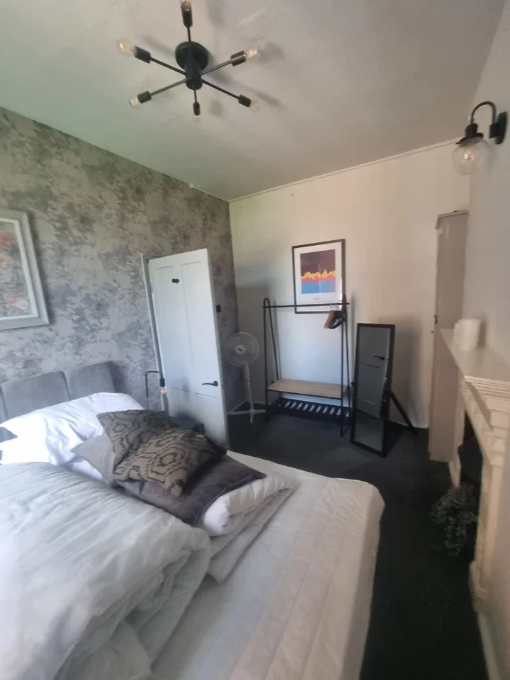 Flat Cleveland Street in Greater London