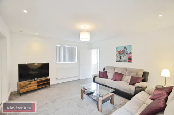Room Vicarage Avenue in South Cambridgeshire