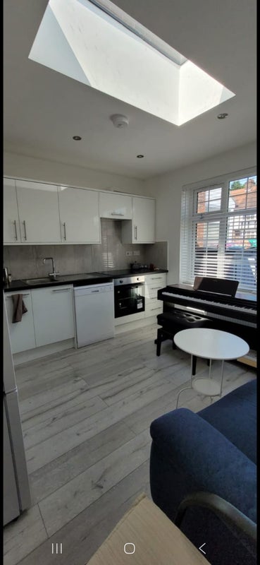 Flat Church Close in Greater London