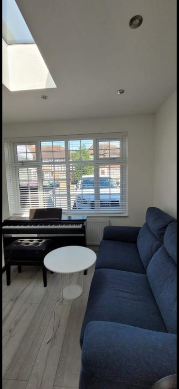 Flat Church Close in Greater London