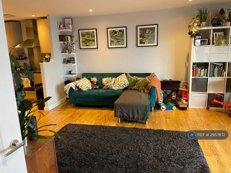 Flat Palmers Road in Greater London