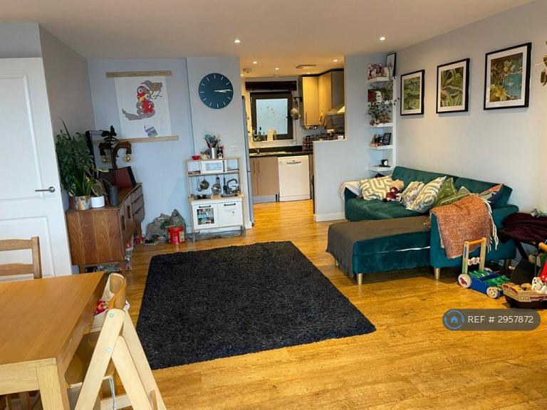 Flat Palmers Road in Greater London