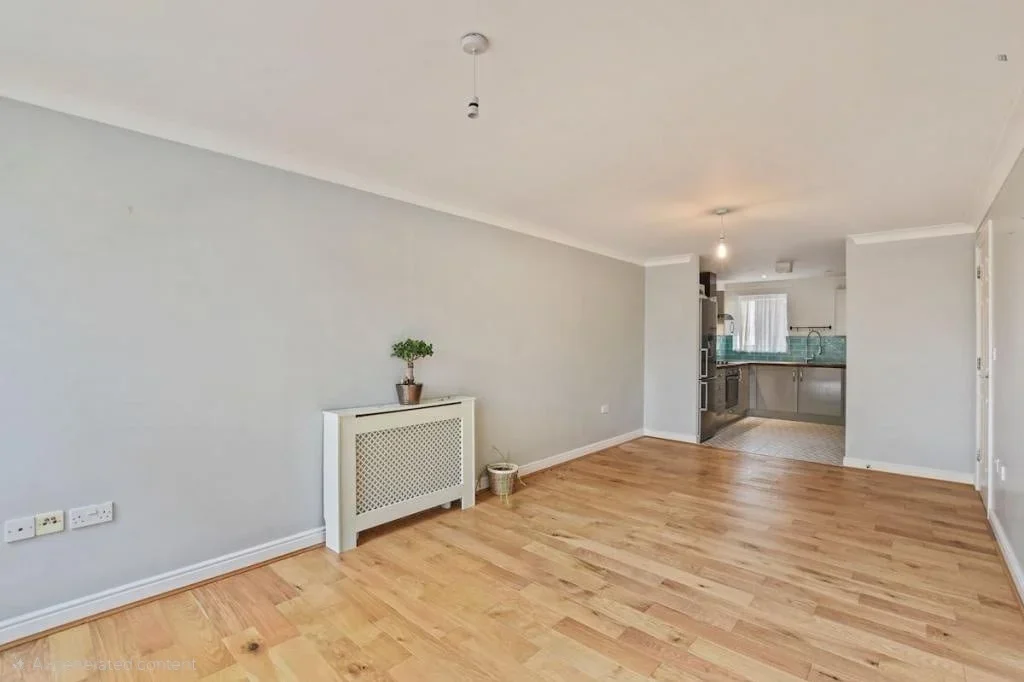 Flat Ben Jonson Road in Greater London