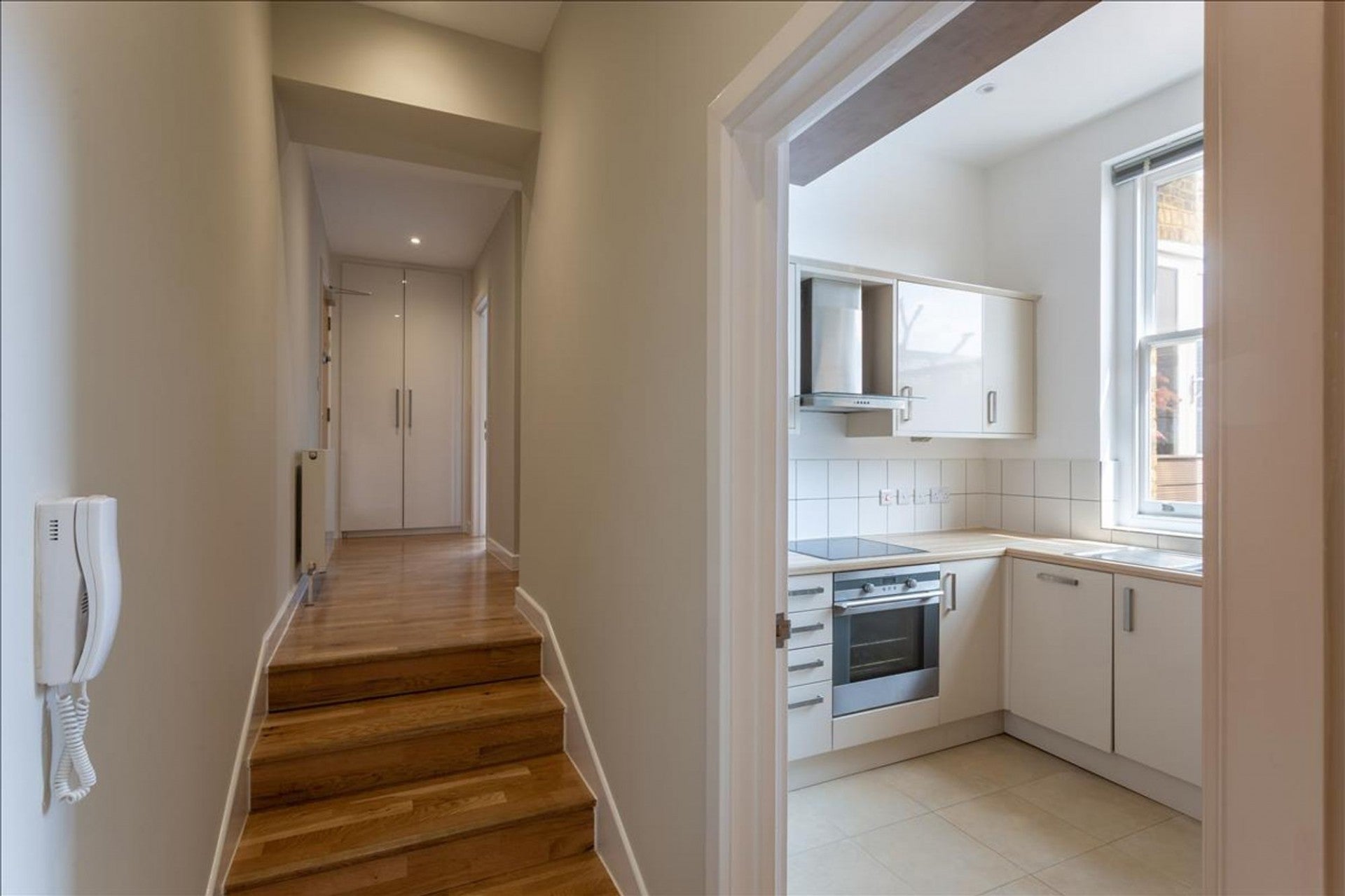 Flat Sheen Lane in Greater London