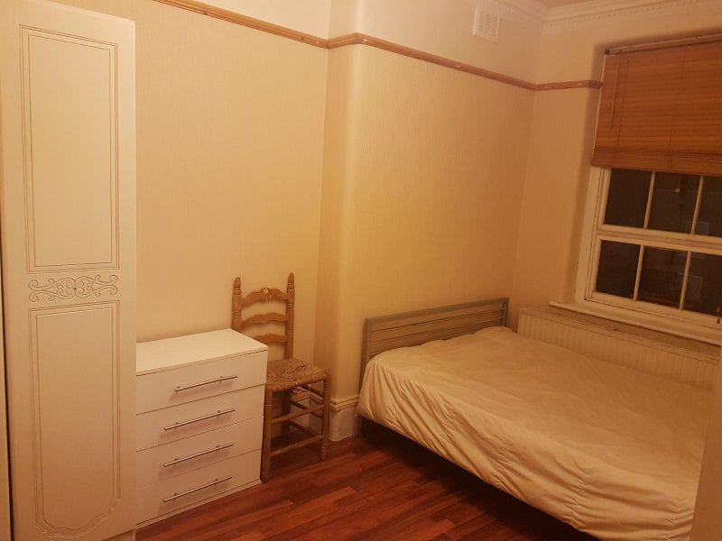 Room Brett Road in Greater London
