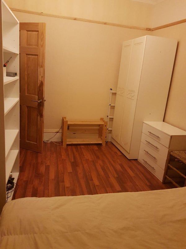 Room Brett Road in Greater London