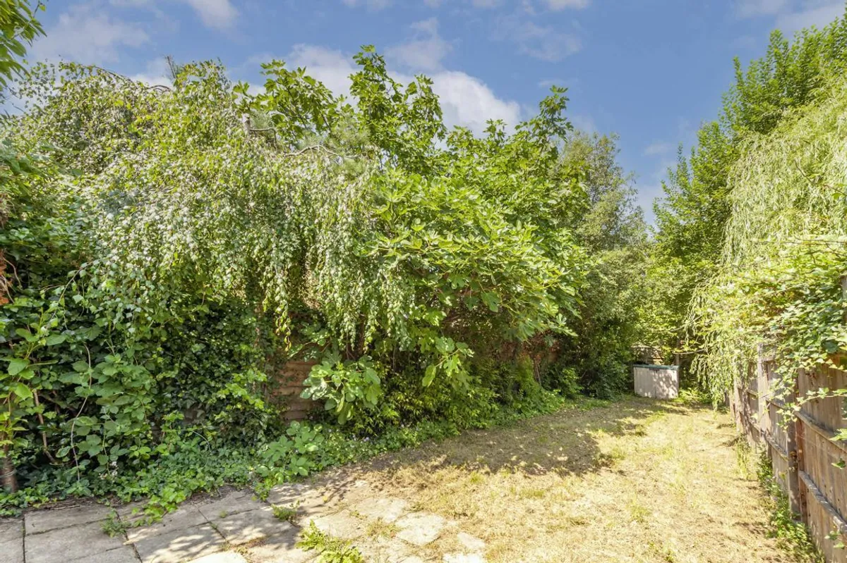 Flat Gleneagle Road in Greater London