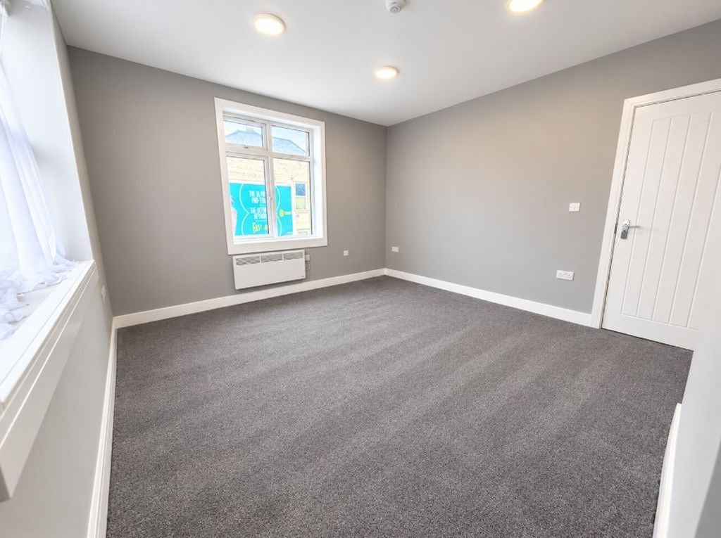 Room Forton Road in Gosport