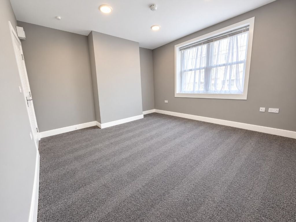 Room Forton Road in Gosport