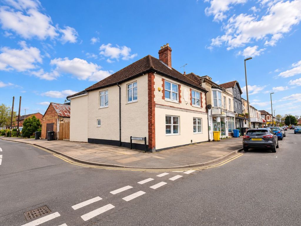 Room Forton Road in Gosport