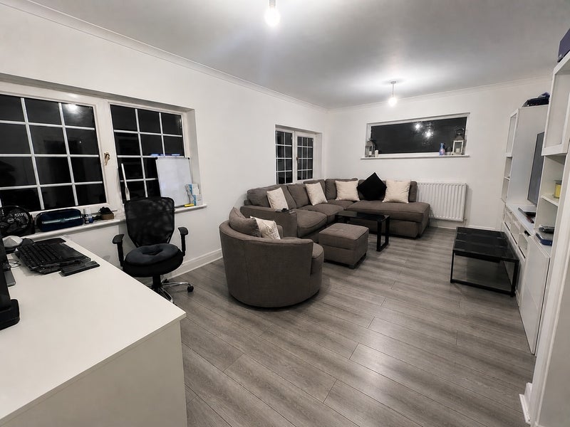 Room Grove Park Road in Greater London
