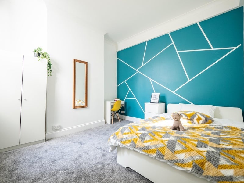 Room Percy Road in Portsmouth