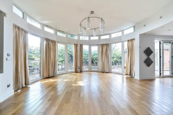 Flat Chatsworth Road in London