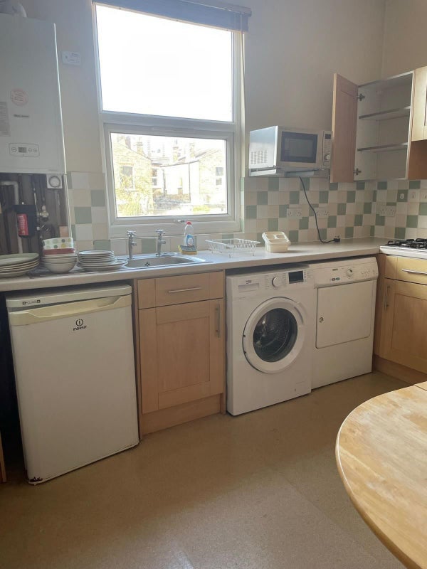 Room Dyson Road in Greater London