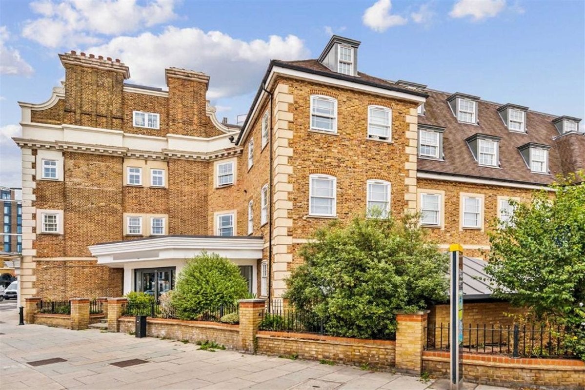 Flat Spring Grove in Greater London