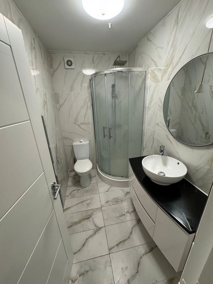 Flat Quantock Gardens in Greater London