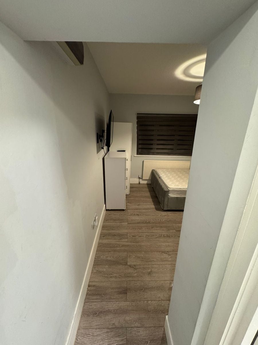 Flat Quantock Gardens in Greater London