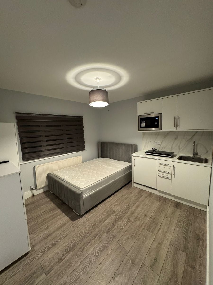 Flat Quantock Gardens in Greater London