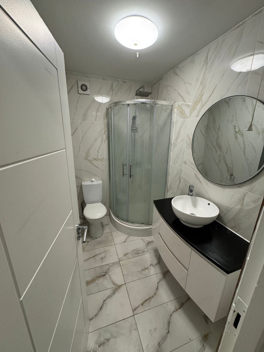 Flat Quantock Gardens in Greater London