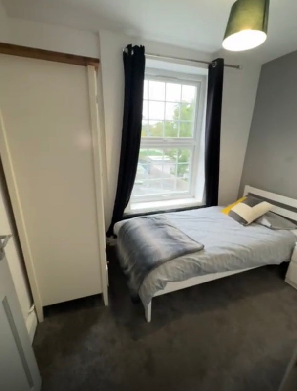Room Willows Crescent in Birmingham