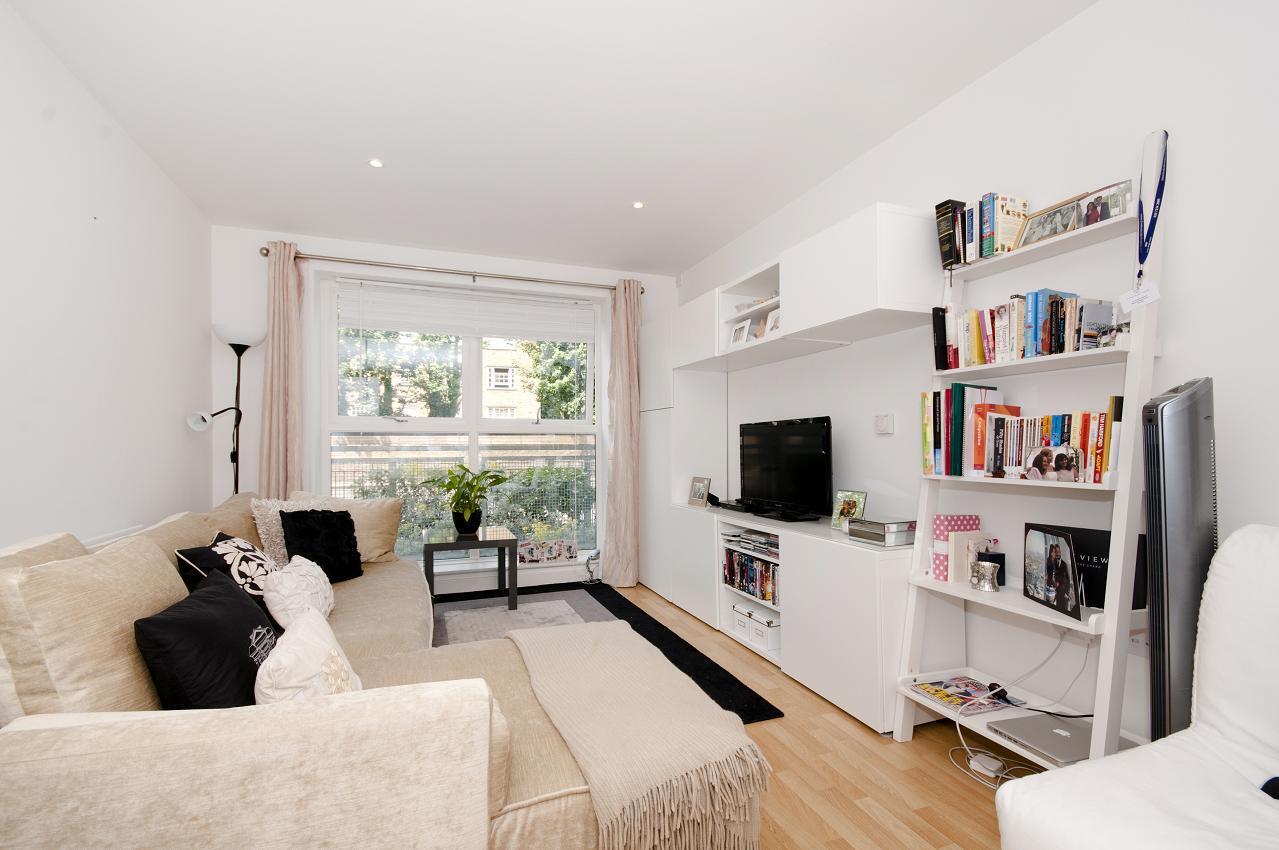 Flat Essex Road in Greater London