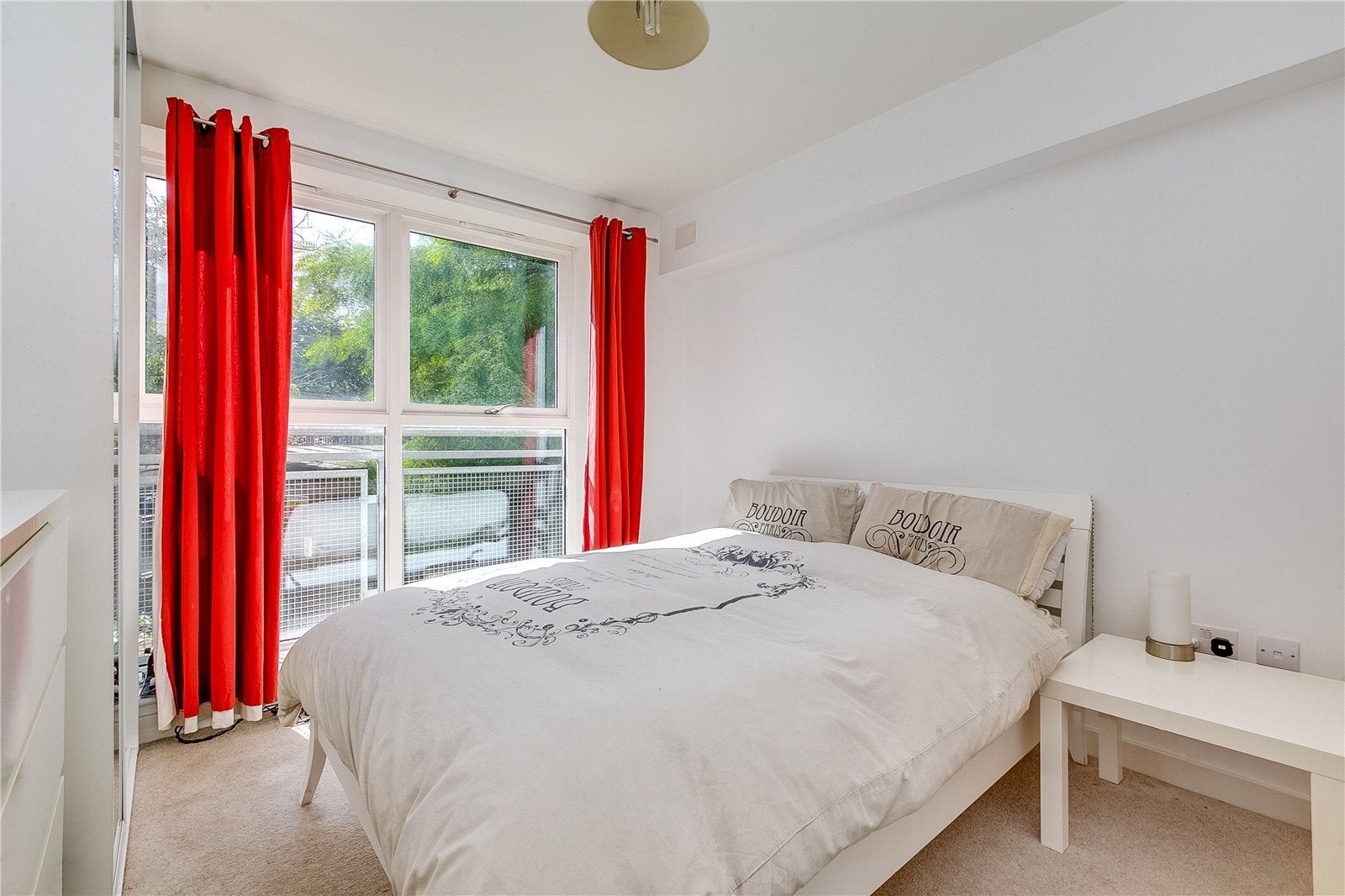 Flat Essex Road in Greater London