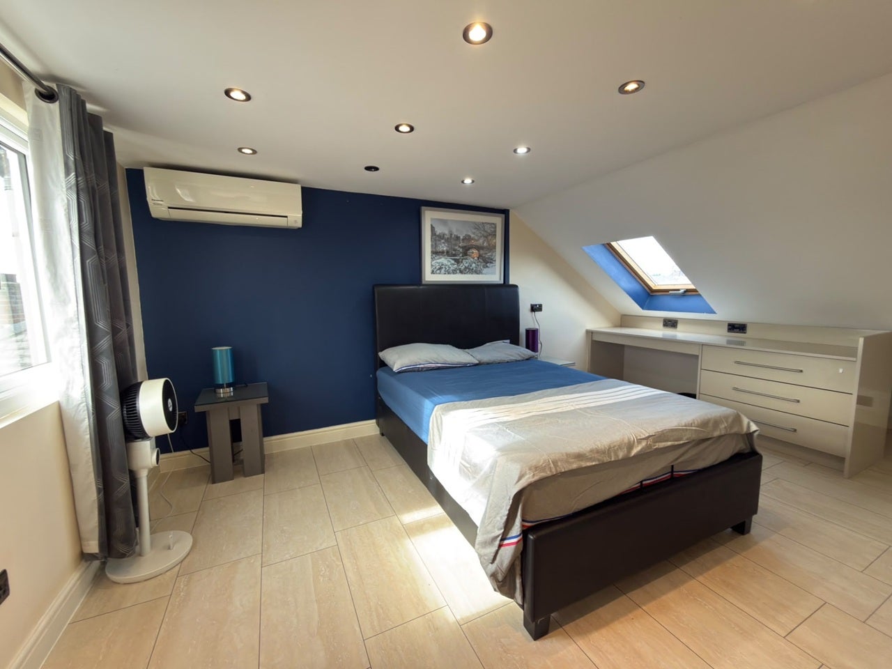 Flat Beehive Lane in Greater London