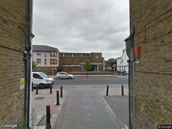 Flat Beehive Lane in Greater London