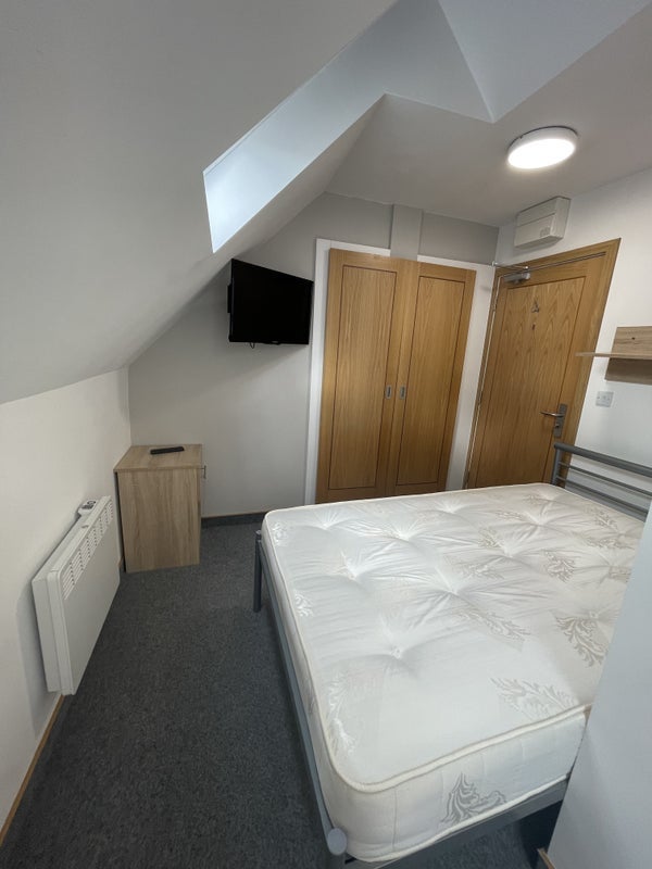 Room Putney Road in Leicester