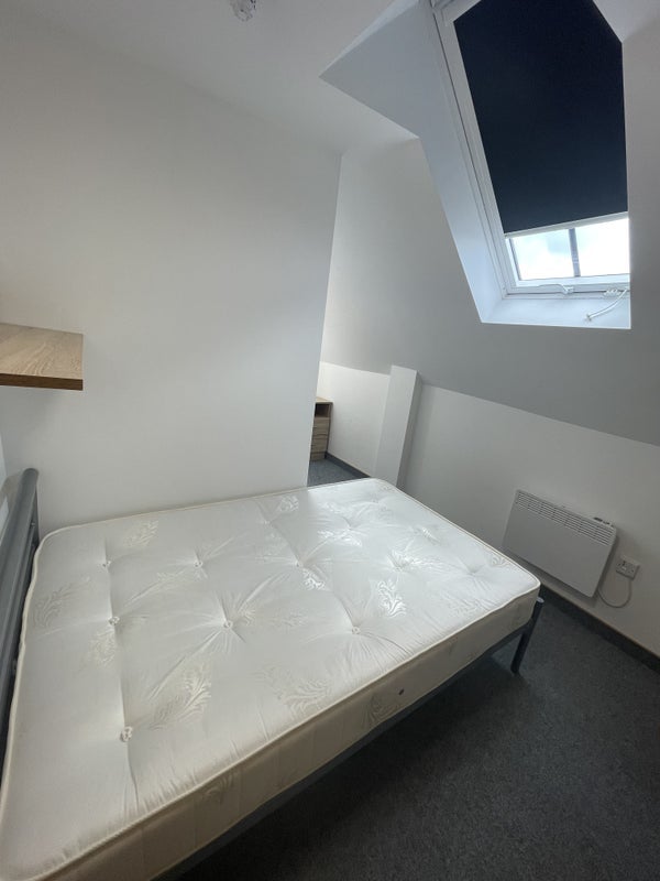 Room Putney Road in Leicester